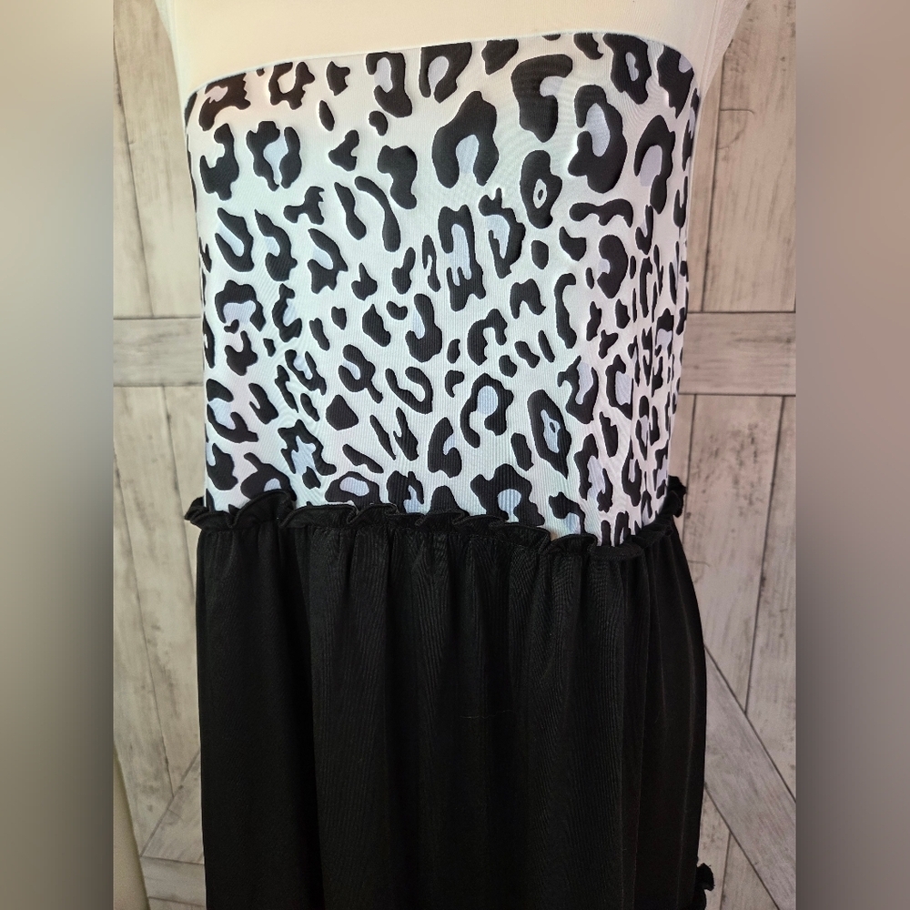 Chic Leopard Print Black and White Midi Dress - Picture 3 of 5